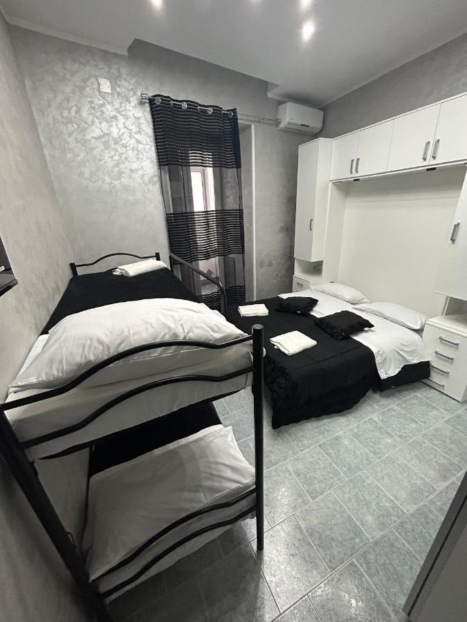 Da Concettina House Apartment Наполи Екстериор снимка